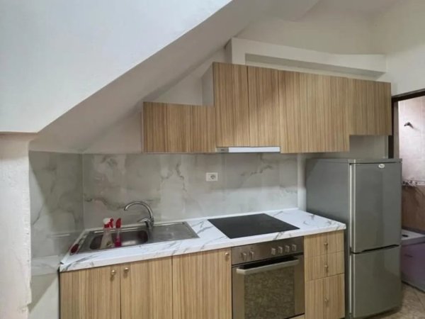 Tirane, jepet me qera apartament 1+1+Ballkon, Kati 1, 55 m2 350 € (rruga Mine Peza)