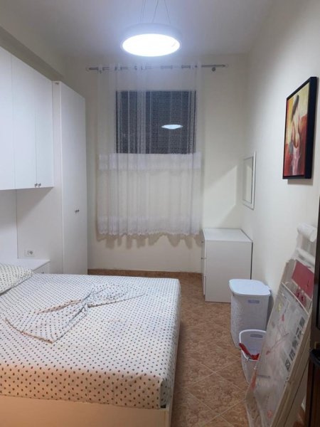 Tirane, jepet me qera apartament 1+1+Ballkon, Kati 1, 55 m2 350 € (rruga Mine Peza)