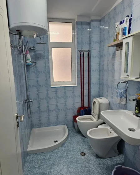 Te Blloku Vasil Shanto, shitet apartament , Kati 3, 68 m2 130,000 €