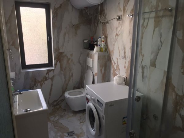 Tirane, jap me qera apartament 2+1, , 126 m2 700 € (Statcion i trenit)