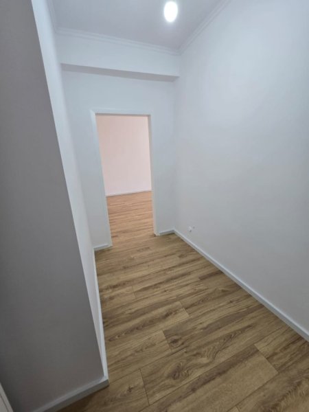 Tirane, shitet apartament 1+1, Kati 4, 45 m2 75,000 € (Xhamllik)