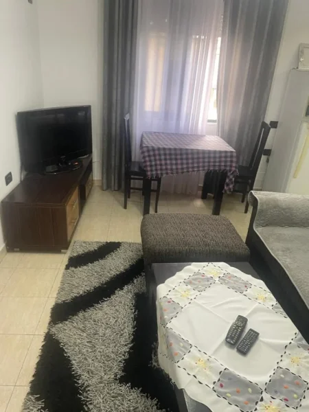Tirane, jepet me qera apartament 2+1, Kati 5, 90 m2 500 € (Stacioni i trenit)