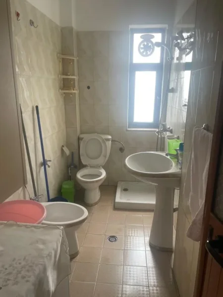 Tirane, jepet me qera apartament 2+1, Kati 5, 90 m2 500 € (Stacioni i trenit)
