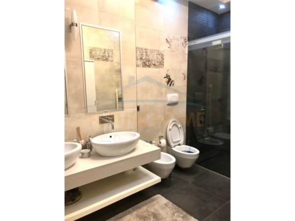 Tirane, jepet me qera apartament 2+1+Ballkon, Kati 2, 126 m2 800 € (Rruga panorama)