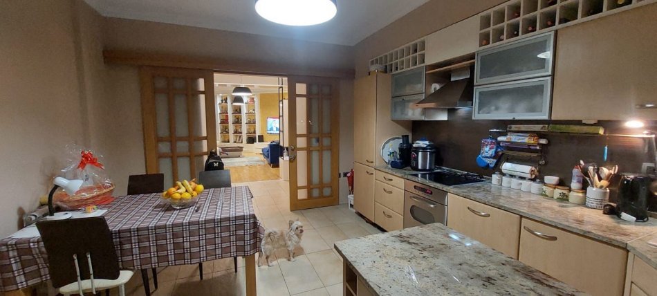 Tirane, shitet apartament 3+1, Kati 3, 152 m2 205,000 € (Kristal Center)