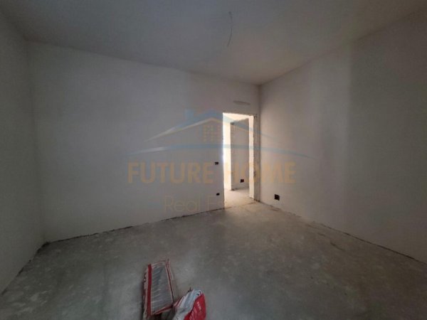 Tirane, shitet apartament 2+1, Kati 3, 116 m2 215,000 € (MINE PEZA)