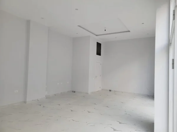 Tirane, jepet me qera dyqan, kati 0, 80 m2, 1,200 € (Ish Fusha e Aviacionit Rruga Artan Lenja)