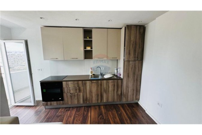 Tirane, shitet apartament , Kati 6, 92 m2 800 € 