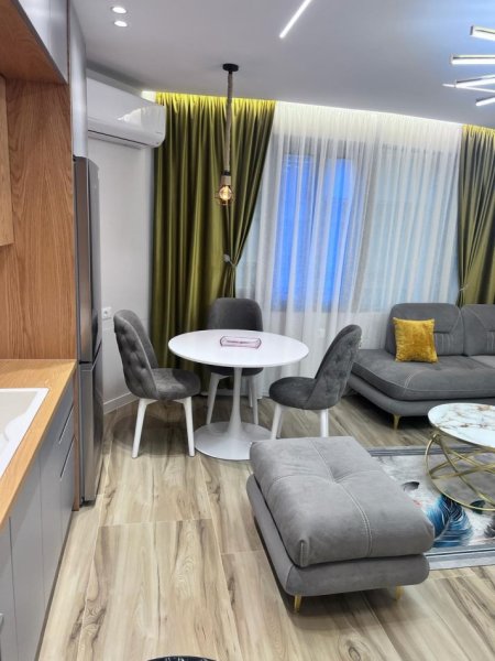 Rr e Dibres, jepet me qera 1+1, Kati 5, 60 m2 700 €