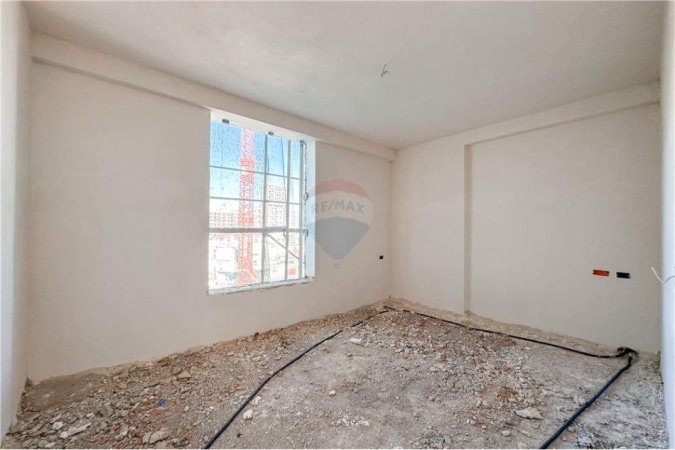 Tirane, shitet apartament , Kati 3, 104 m2 165,000 € 