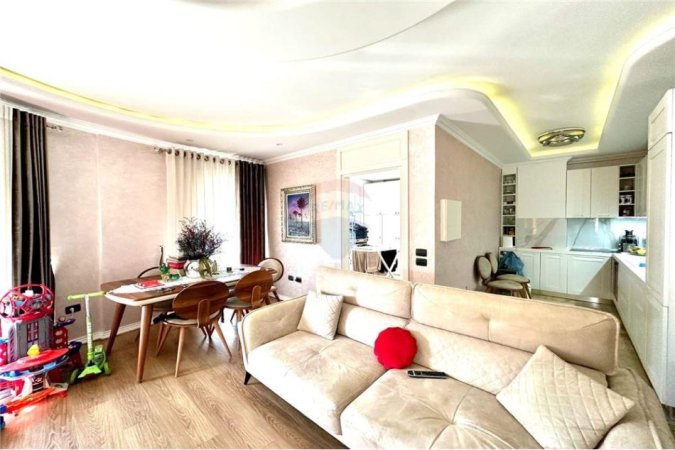 Tirane, shitet apartament , Kati 4, 104 m2 220,000 € 