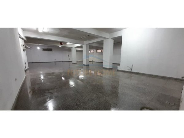 Tirane, jepet me qera ambjent biznesi , Kati -1, 200 m2 1,500 € (Rruga Mine Peza)