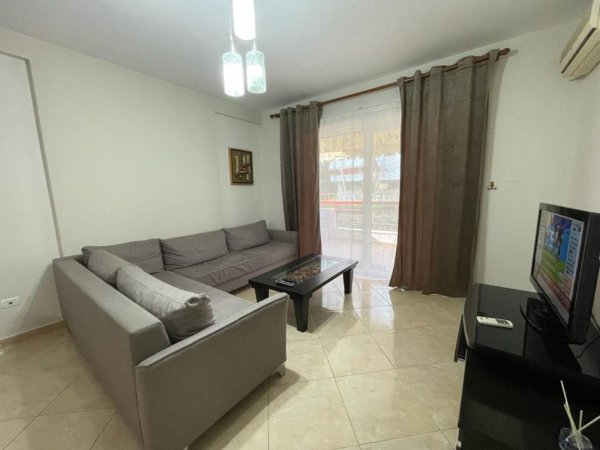 Tirane, jepet me qera apartament , Kati 2, 70 m2 500 € 