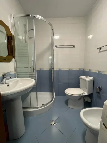 Tirane, jepet me qera apartament , Kati 2, 70 m2 500 € 