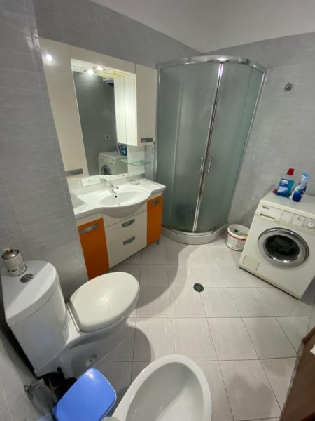 Tirane, jepet me qera apartament 3+1+Ballkon, Kati 7, 120 m2 450 € 