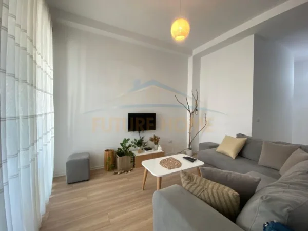 Tirane, jepet me qera apartament 2+1, Kati 5, 90 m2 550 € (Rruga Jordan Misja, Kompleksi Marga)