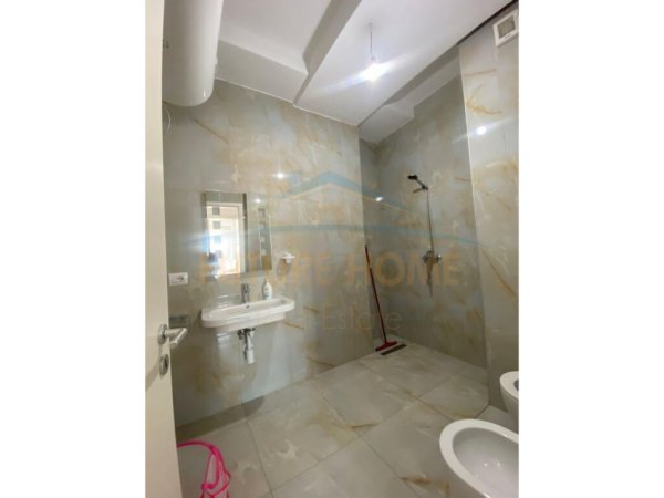 Tirane, jepet me qera apartament 2+1, Kati 5, 90 m2 550 € (Rruga Jordan Misja, Kompleksi Marga)