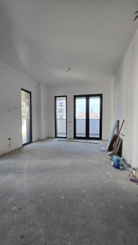 Tirane, shitet apartament 2+1, Kati 5, 120 m2 240,000 € (Rruga Kavajes)