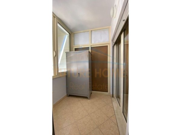 Tirane, jepet me qera apartament 1+1, Kati 8, 55 m2 550 € (Rruga Ndre Mjeda)