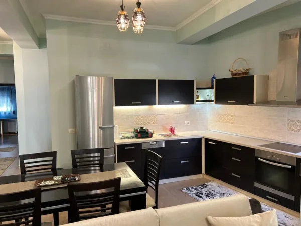 Tirane, jepet me qera 2+1+Aneks+Ballkon, Kati 2, 95 m2 600 €