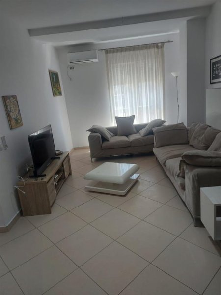 Tirane, jepet me qera apartament 2+1+Aneks+Ballkon, Kati 8, 101 m2 500 € (21 dhjetori)