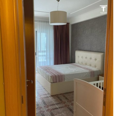 JEPET ME QERA, APARTAMENT 2+1, LIBRI UNVERSITAR, TIRANË