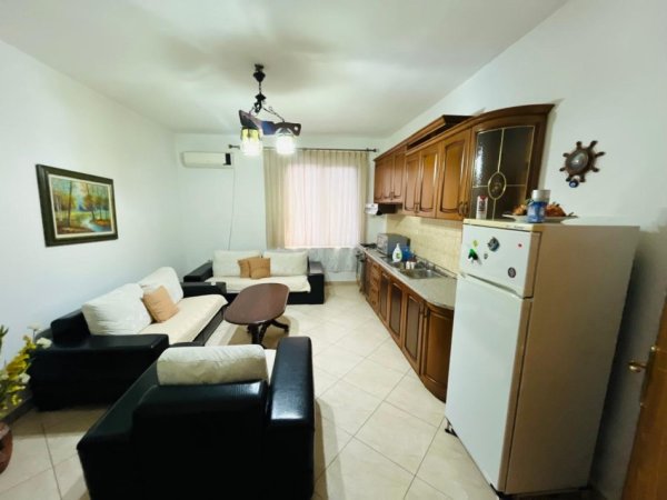 Tirane, jap me qera apartament 2+1, Kati 1, 90 m2 280 € (Rexhep Pinari)