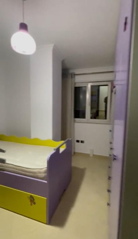 Tirane, jepet me qera apartament 2+1, Kati 5, 120 m2 750 € (Xhamllik)