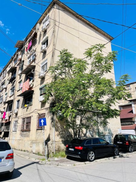 Disponojmë Apartament 1+1 për shitje, 21 Dhjetori Tiranë.