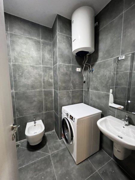 Tirane, jepet me qera apartament 2+1+Ballkon, Kati 8, 95 m2 500 € (Hamdi pepo)