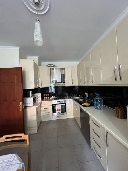 Tirane, jepet me qera apartament 2+1+Ballkon, Kati 3, 102 m2 370 € (Muhamed deliu)