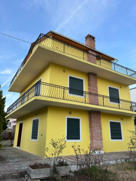 Tirane, shitet Vile 3 Katshe, Kati 3, 240 m2 299,999 € (Gregor celika)