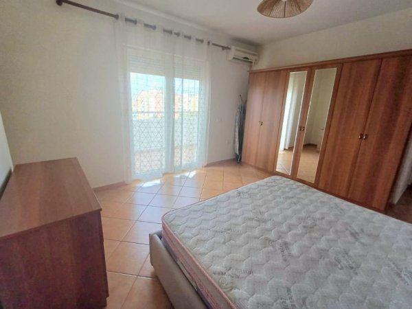 Tirane, jepet me qera apartament 2+1, Kati 9, 103 m2 750 € (Rruga e Elbasanit)
