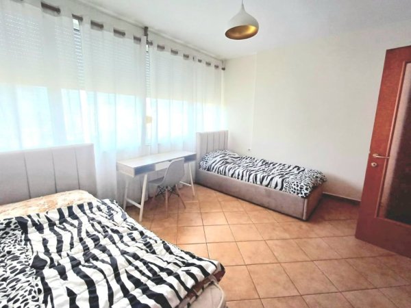 Tirane, jepet me qera apartament 2+1, Kati 9, 103 m2 750 € (Rruga e Elbasanit)