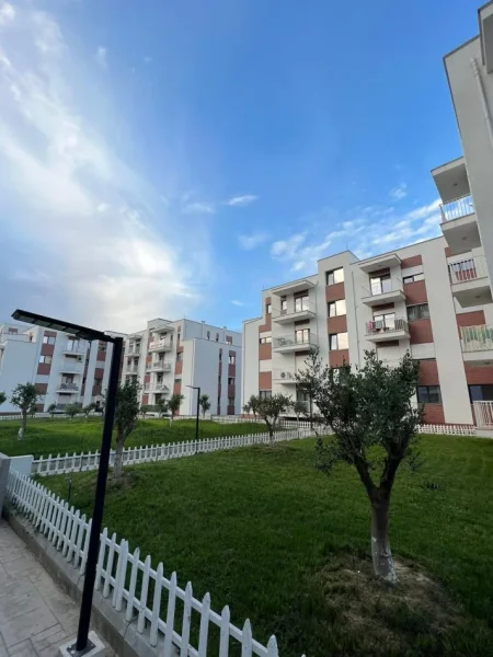 Shqiperi, jepet me qera apartament 1+1, , 66 m2 350 € (rruga sokrat miho)
