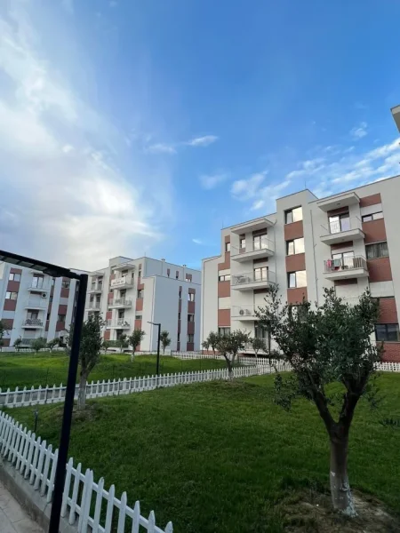 Shqiperi, jepet me qera apartament 1+1, , 66 m2 350 € (rruga sokrat miho)
