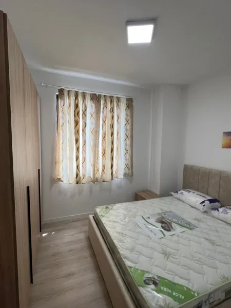 Tirane, jap me qera 1+1, Kati 5, 65 m2 400 € Astir