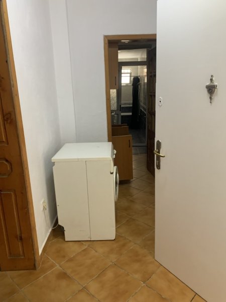 Tirane, jap me qera apartament 1-1 kati 1.Siperfaqe 50 m2 350 € (Te kryqezimi MUHAMET GJOLLESHA ME MYSLYM SHYRIN)