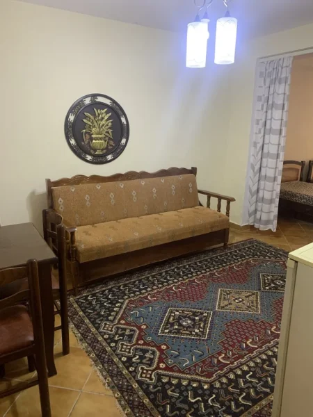 Me qera apartament 1-1 kati 1, Sip 50 m2 350 € (Te kryqezimi MUHAMET GJOLLESHA ME MYSLYM SHYRIN)