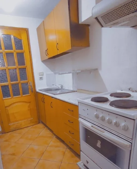 Me qera apartament 1-1 kati 1, Sip 50 m2 350 € (Te kryqezimi MUHAMET GJOLLESHA ME MYSLYM SHYRIN)