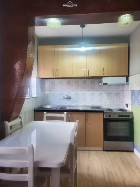 Tirane, jepet me qera apartament 1+1+Ballkon, Kati 4, 55 m2 400 € (21 dhjetori)