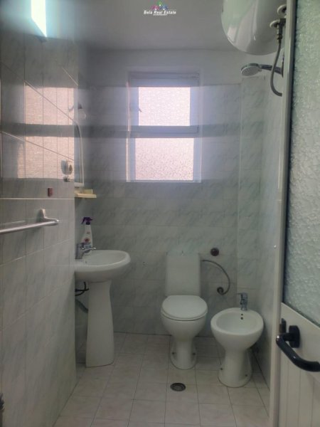 Tirane, jepet me qera apartament 1+1+Ballkon, Kati 4, 55 m2 400 € (21 dhjetori)