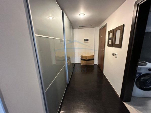 Tirane, jepet me qera apartament 2+1+Ballkon, Kati 7, 146 m2 850 € (Rruga komuna e parisit)