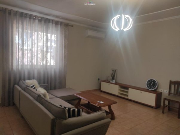 Tirane, jepet me qera Vile 2+1, Kati 2, 120 m2 500 € (myslym shyri)