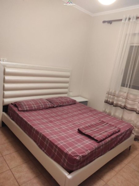 Tirane, jepet me qera Vile 2+1, Kati 2, 120 m2 500 € (myslym shyri)