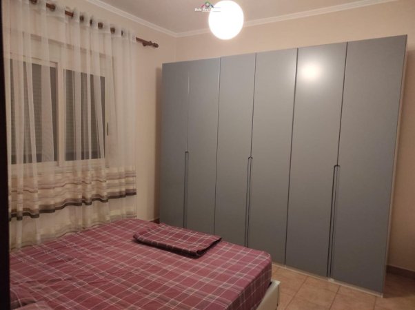 Tirane, jepet me qera Vile 2+1, Kati 2, 120 m2 500 € (myslym shyri)