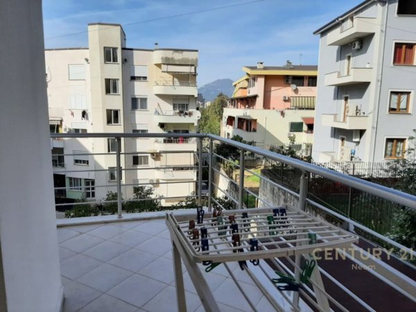 Tirane, jepet me qera apartament 2+1, Kati 2, 95 m2 650 € (kopshti zologjik)