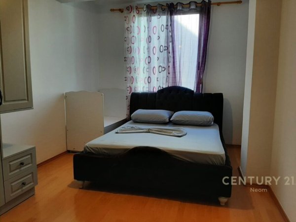 Tirane, jepet me qera apartament 2+1, Kati 2, 95 m2 650 € (kopshti zologjik)