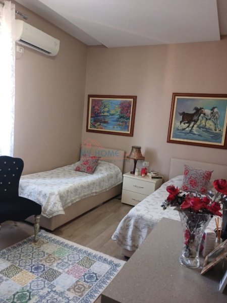 Tirane, shitet apartament 3+1+Ballkon, Kati 6, 140 m2 286,000 € (Rruga e Kavajes)