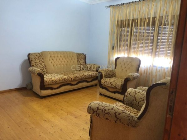 Tirane, jepet me qera apartament 3+1+Ballkon, Kati 2, 94 m2 300 € (spitali sanatoriumit)